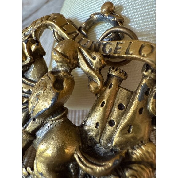 Vintage Brass Knight Plaque Keychain Featuring Sir Launcelot On Horse With Castl - Picture 5 of 12